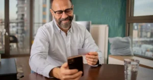 a praticidade de ter um cartão de visitas sempre à mão